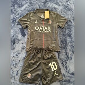 Jordan Paris Saint German Kids' Black soccer set with Qatar Airways Logo